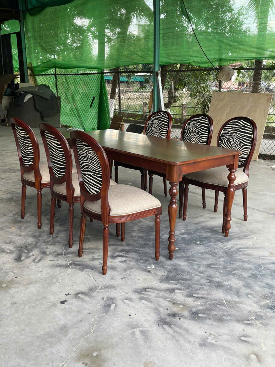 Bộ Bàn Ăn Tân Cổ Điển Louis 16– Hoàn Hảo Cho Phòng Ăn Sang Trọng